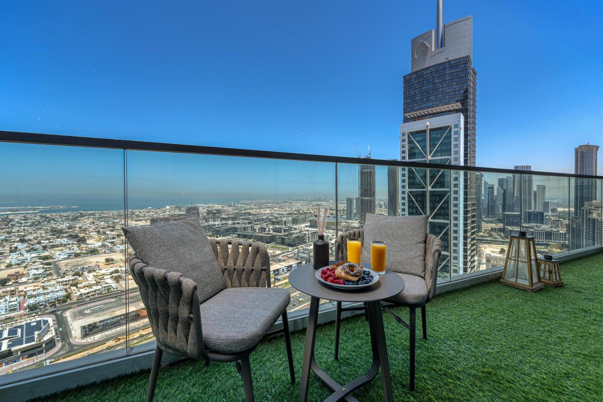 Highest Infinity Pool In Downtown Dubai Apartment Exterior photo